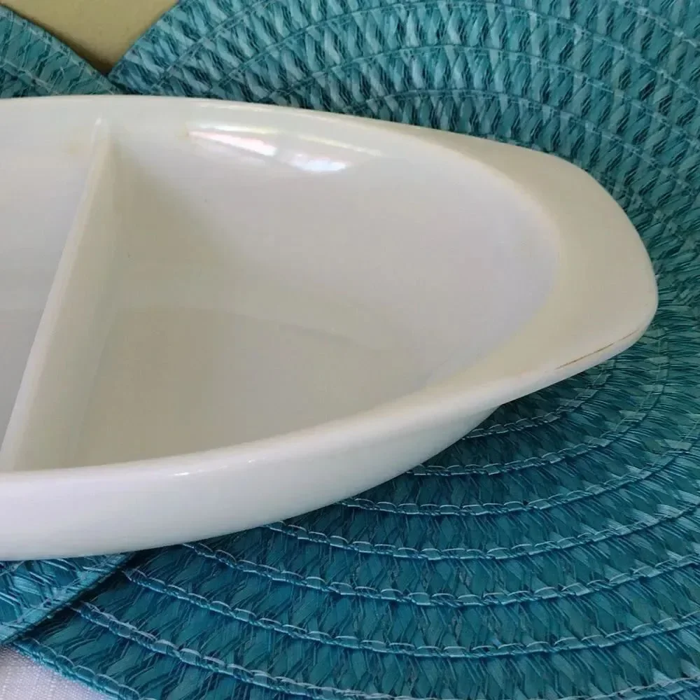 Pyrex‎ VTG White Milk Glass 1.5 Qrt Divided Oval Serving Dish Bowl